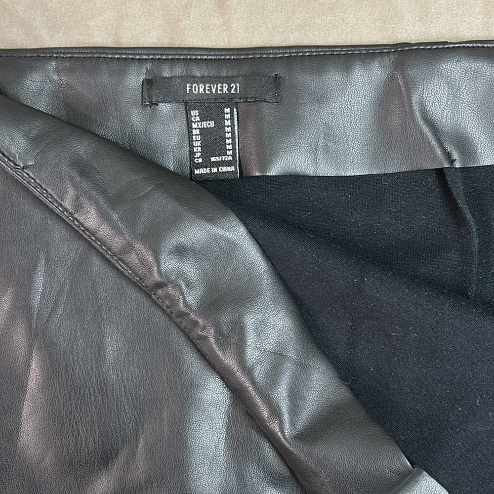 Forever 21 Stretch Faux Leather Mini Skirt - Picture 3 of 3